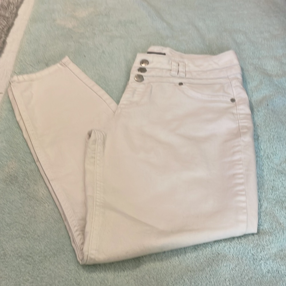Ladies/juniors white jeans, size 9 EUC